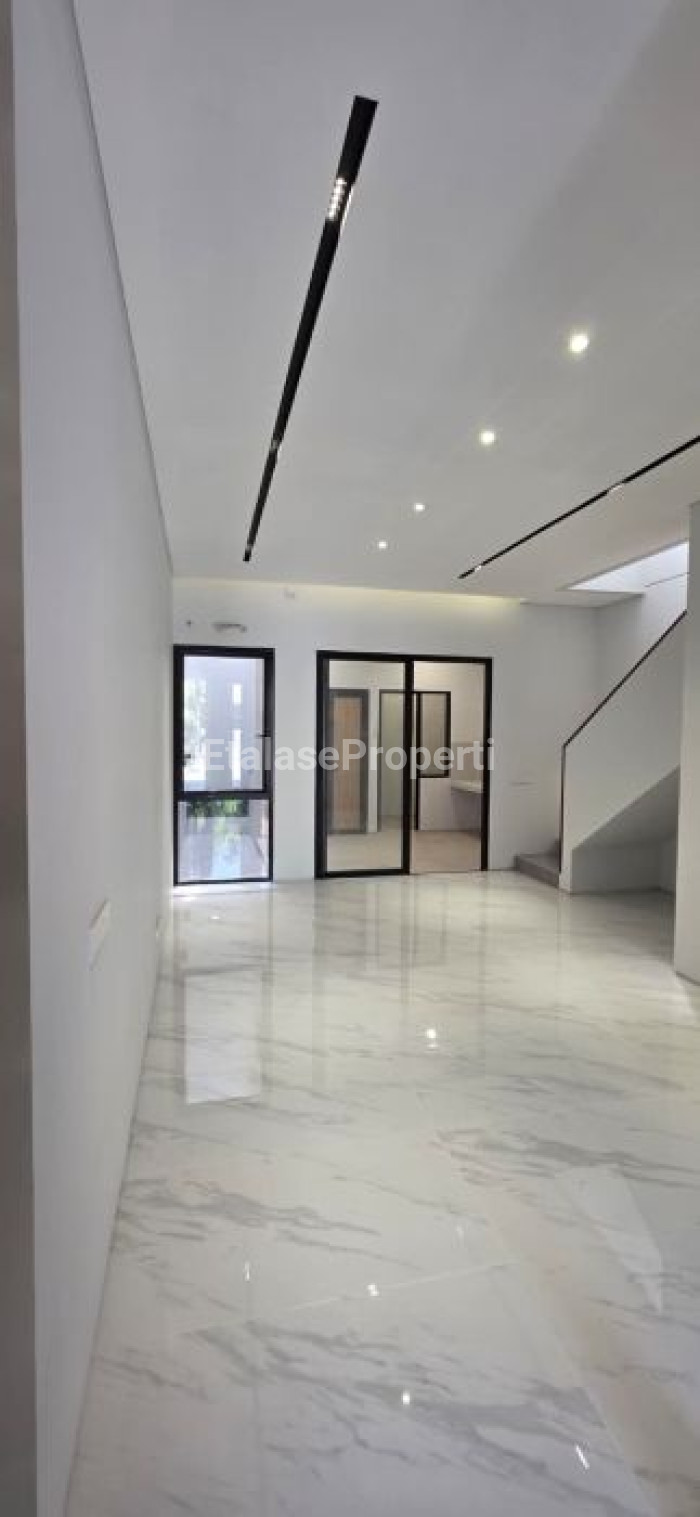 Foto properti Dijual Rumah Baru Sutorejo Prima Utara 2