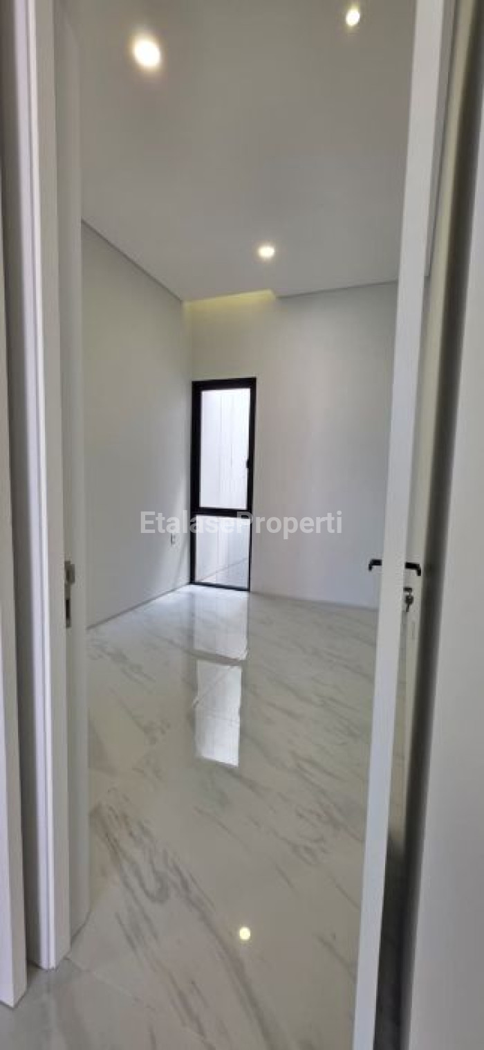 Foto properti Dijual Rumah Baru Sutorejo Prima Utara 6