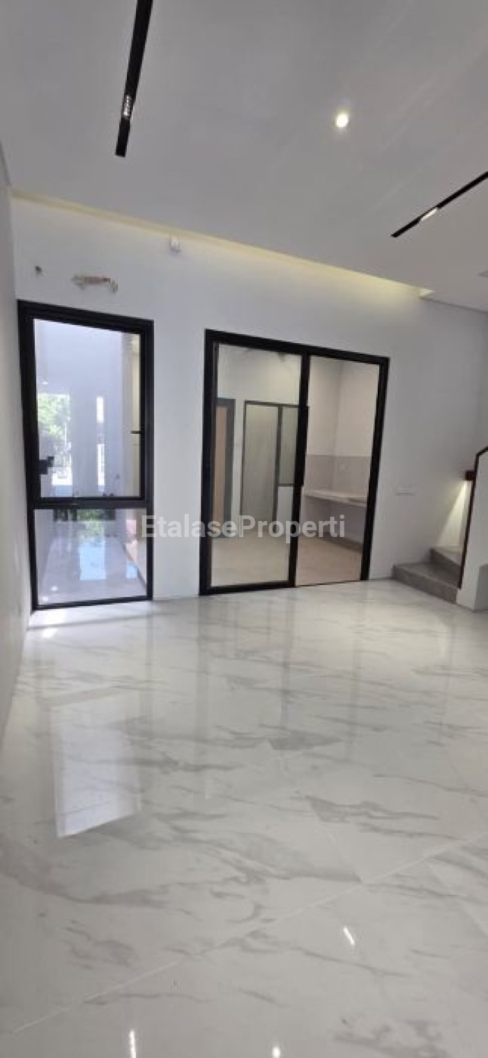 Foto properti Dijual Rumah Baru Sutorejo Prima Utara 10