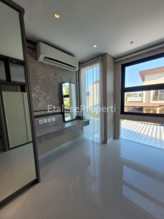 Foto properti DIjual Rumah Siap Huni Suvadiva Grand Island Pakuwon City 9