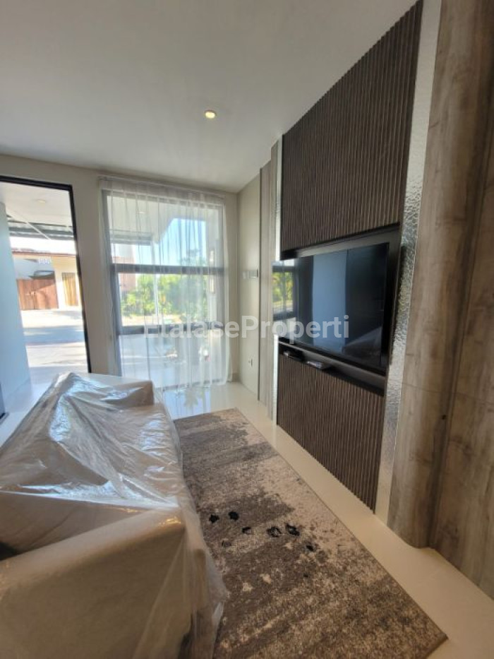 Foto properti DIjual Rumah Siap Huni Suvadiva Grand Island Pakuwon City 10
