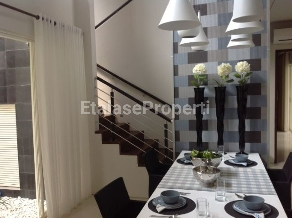 Foto properti DIJUAL RUMAH SIAP HUNI DI GRAHA FAMILY, SURABAYA BARAT 4