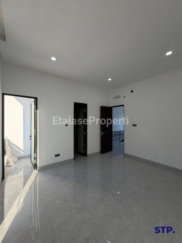 Foto properti 2 Unit - Rumah Baru Di Baruk Utara Dekat MERR Surabaya 2