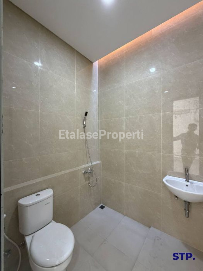 Foto properti 2 Unit - Rumah Baru Di Baruk Utara Dekat MERR Surabaya 3