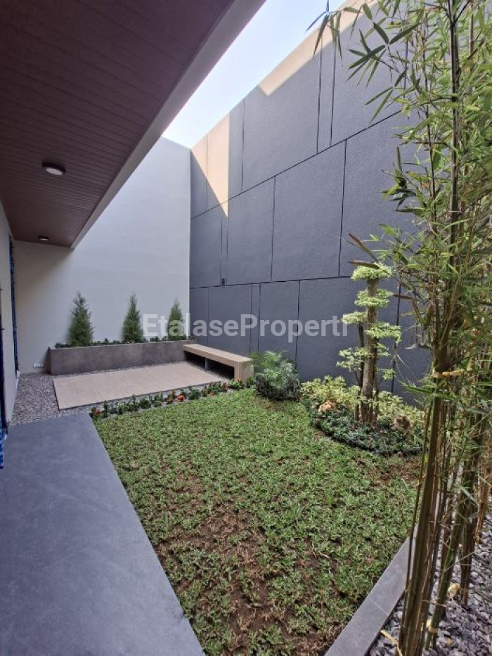 Foto properti Rumah Mewah 2,5 Lantai Split Level Di Bukit Golf International Citraland Surabaya 5
