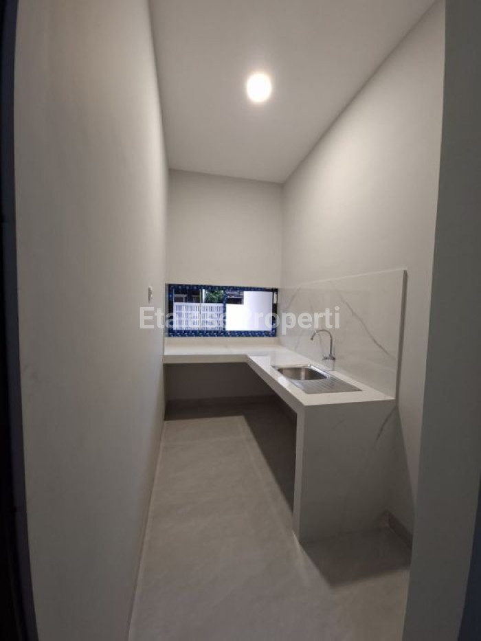 Foto properti Rumah Baru 2 Lantai Di Alam Hijau Citraland Surabaya 3