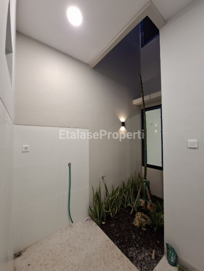 Foto properti Rumah Baru 2 Lantai Di Alam Hijau Citraland Surabaya 4