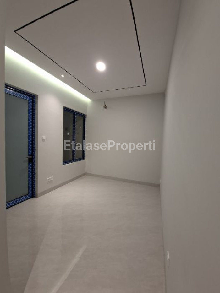 Foto properti Rumah Baru 2 Lantai Di Alam Hijau Citraland Surabaya 5