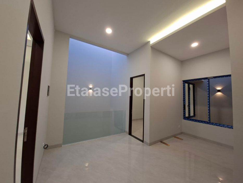 Foto properti Rumah Baru 2 Lantai Di Alam Hijau Citraland Surabaya 6