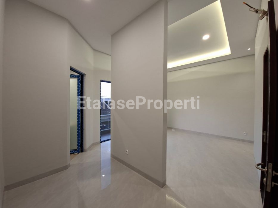 Foto properti Rumah Baru 2 Lantai Di Alam Hijau Citraland Surabaya 7