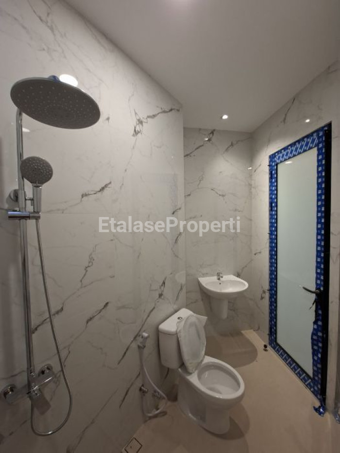 Foto properti Rumah Baru 2 Lantai Di Alam Hijau Citraland Surabaya 9