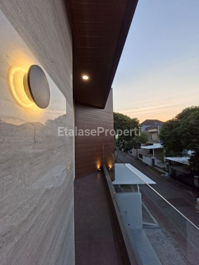 Foto properti Rumah Baru 2 Lantai Di Alam Hijau Citraland Surabaya 10