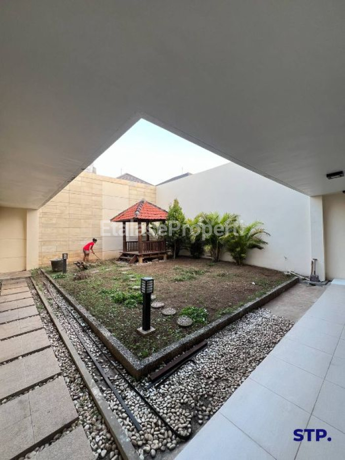 Foto properti Disewakan Rumah Pakuwon City Di Palm Beach Boulevard Full Furnished 6