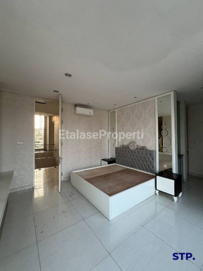 Foto properti Disewakan Rumah Pakuwon City Di Palm Beach Boulevard Full Furnished 8