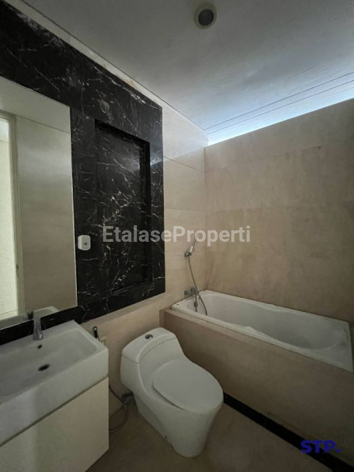 Foto properti Disewakan Rumah Pakuwon City Di Palm Beach Boulevard Full Furnished 9