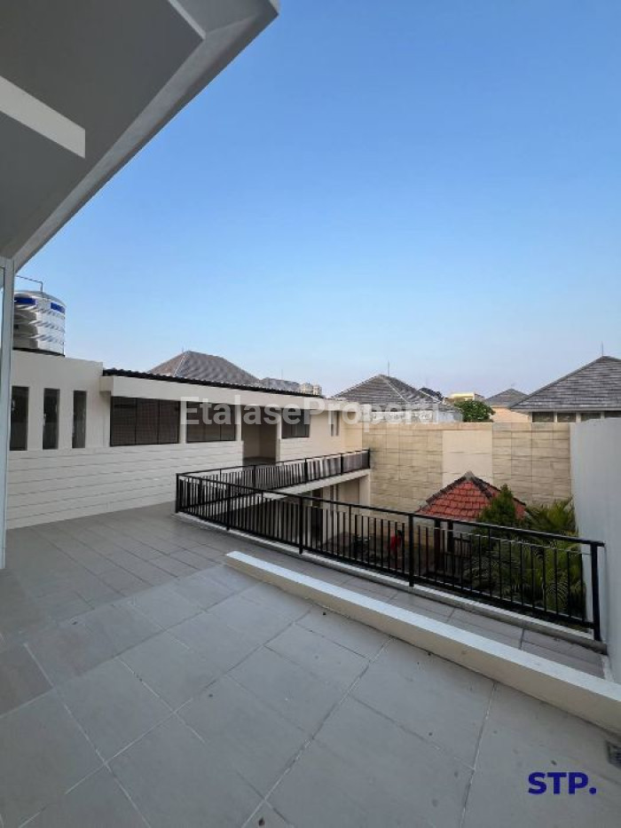 Foto properti Disewakan Rumah Pakuwon City Di Palm Beach Boulevard Full Furnished 10