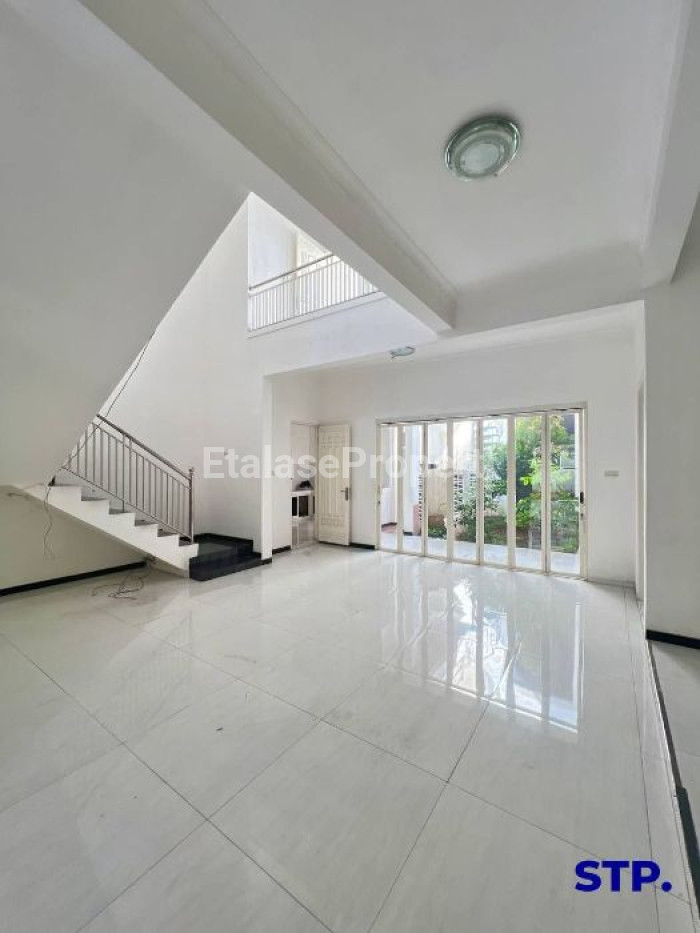 Foto properti Rumah Mewah Dharmahusada Megah Permai 3