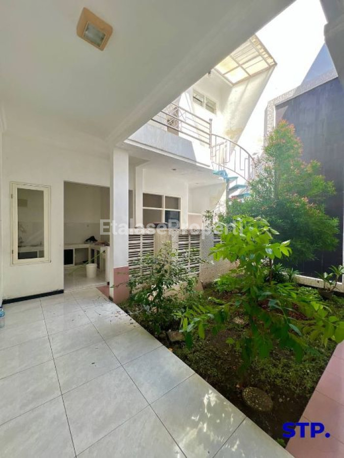 Foto properti Rumah Mewah Dharmahusada Megah Permai 4