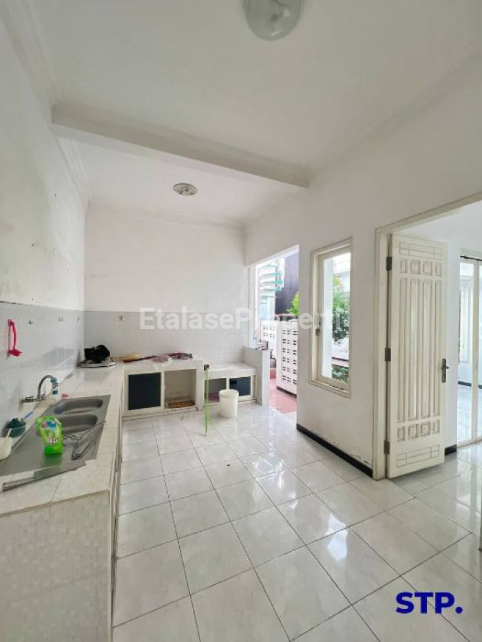 Foto properti Rumah Mewah Dharmahusada Megah Permai 5
