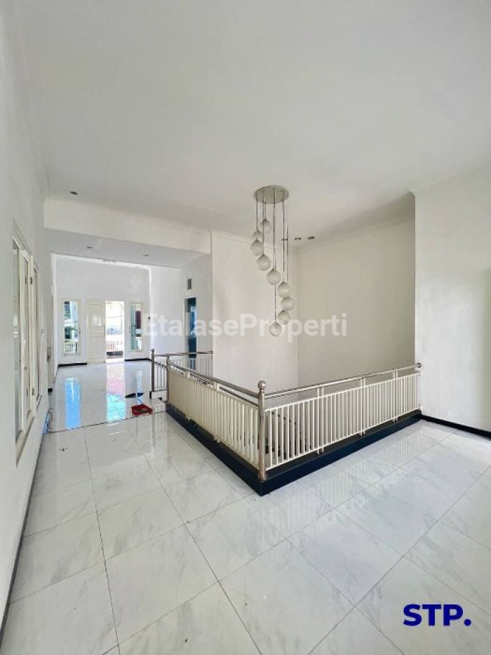 Foto properti Rumah Mewah Dharmahusada Megah Permai 7