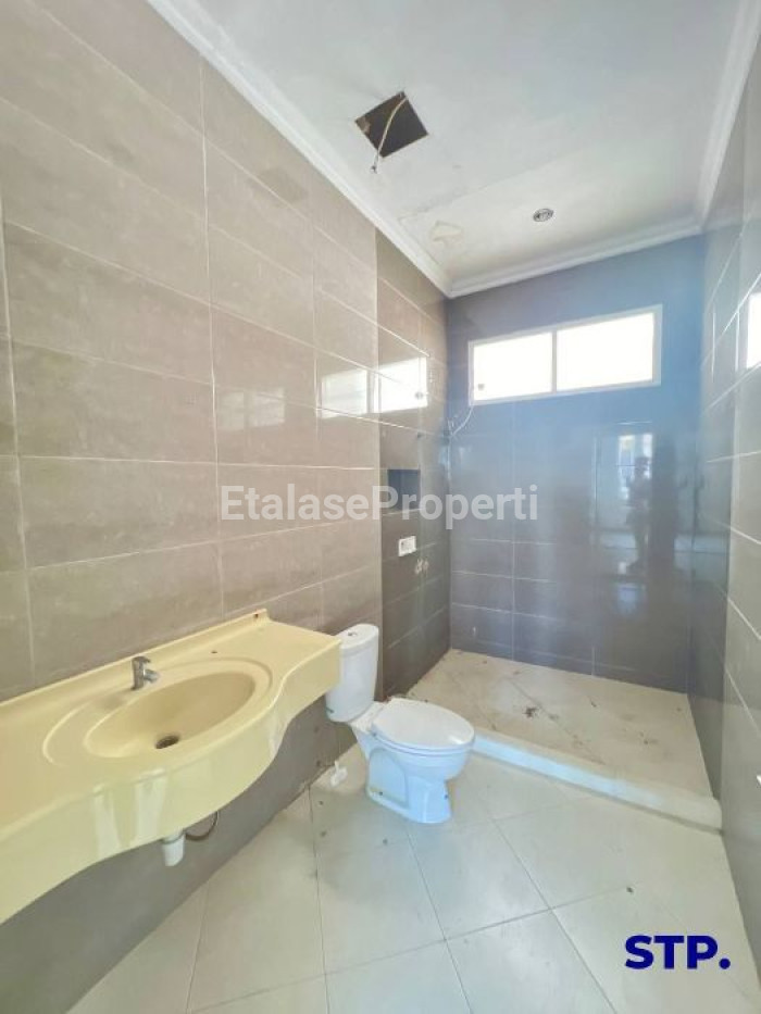Foto properti Rumah Mewah Dharmahusada Megah Permai 10