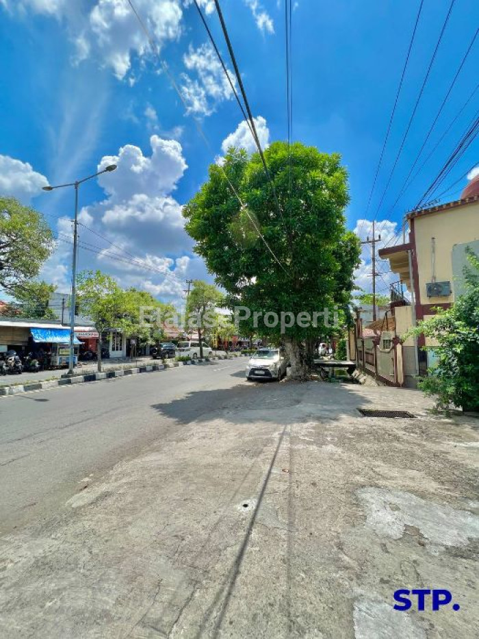 Foto properti Jual Bangunan Usaha Di Raya Karangmenjangan Gubeng 7