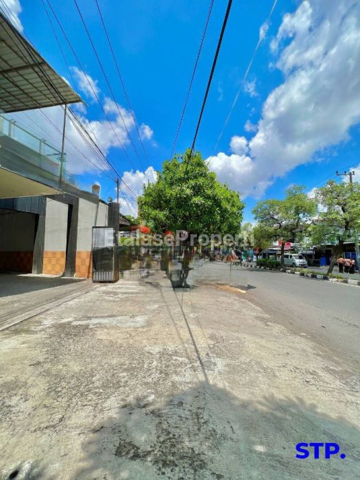 Foto properti Jual Bangunan Usaha Di Raya Karangmenjangan Gubeng 8