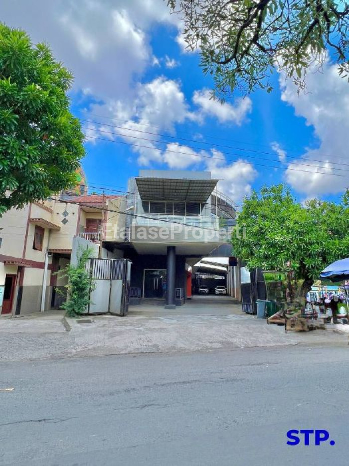 Foto properti Sewa Bangunan Usaha Di Raya Karangmenjangan Gubeng 1