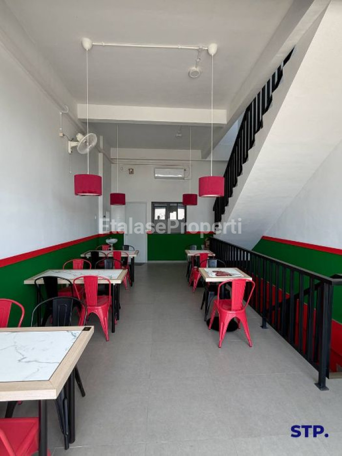 Foto properti Disewakan Ruko Full Furnished Ex Cafe 3 Lantai Di Grand Eastern Surabaya 4
