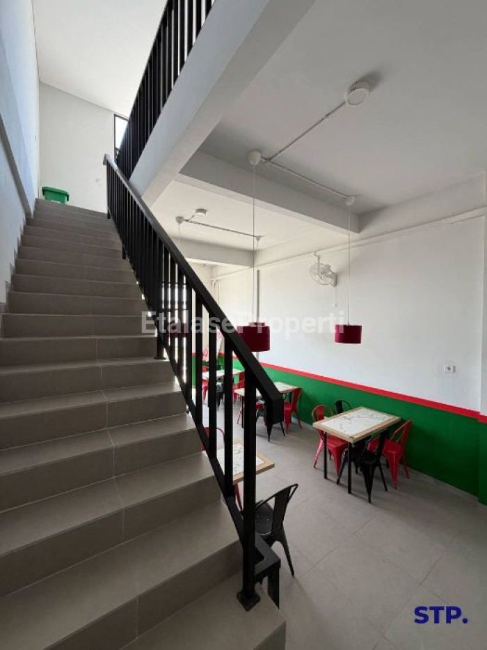 Foto properti Disewakan Ruko Full Furnished Ex Cafe 3 Lantai Di Grand Eastern Surabaya 7