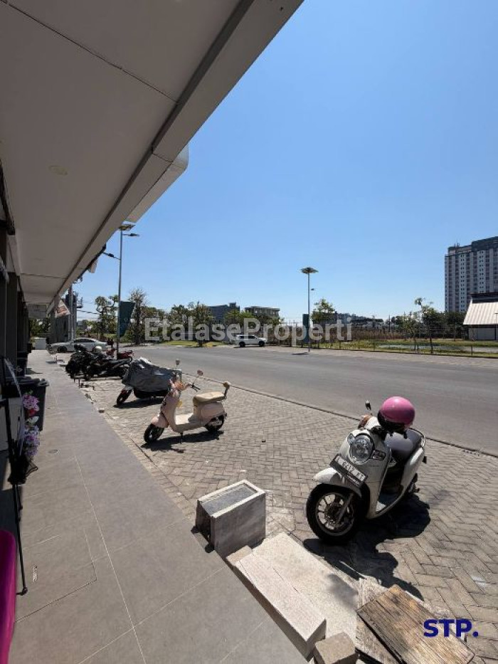 Foto properti Disewakan Ruko Full Furnished Ex Cafe 3 Lantai Di Grand Eastern Surabaya 10