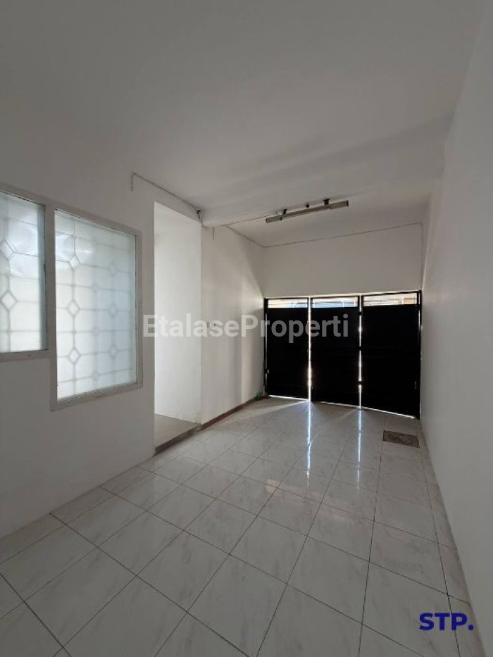 Foto properti Jual Cepat, Rumah Baru Renovasi 2 Lantai Di Nginden Intan Surabaya 2
