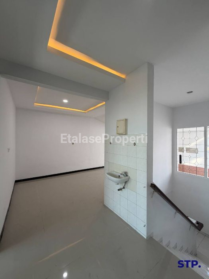 Foto properti Jual Cepat, Rumah Baru Renovasi 2 Lantai Di Nginden Intan Surabaya 7