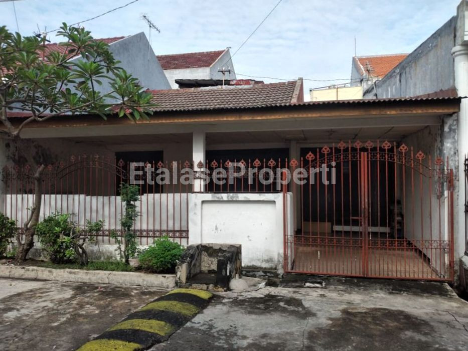 Foto properti Dijual Rumah Lama Hitung Tanah Di Babatan Pantai 1