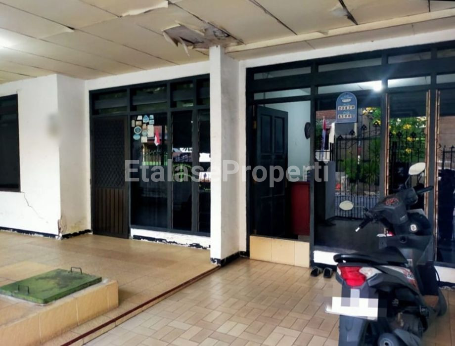Foto properti Dijual Rumah Lama Hitung Tanah Di Babatan Pantai 2