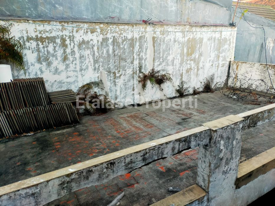 Foto properti Dijual Rumah Lama Hitung Tanah Di Babatan Pantai 3