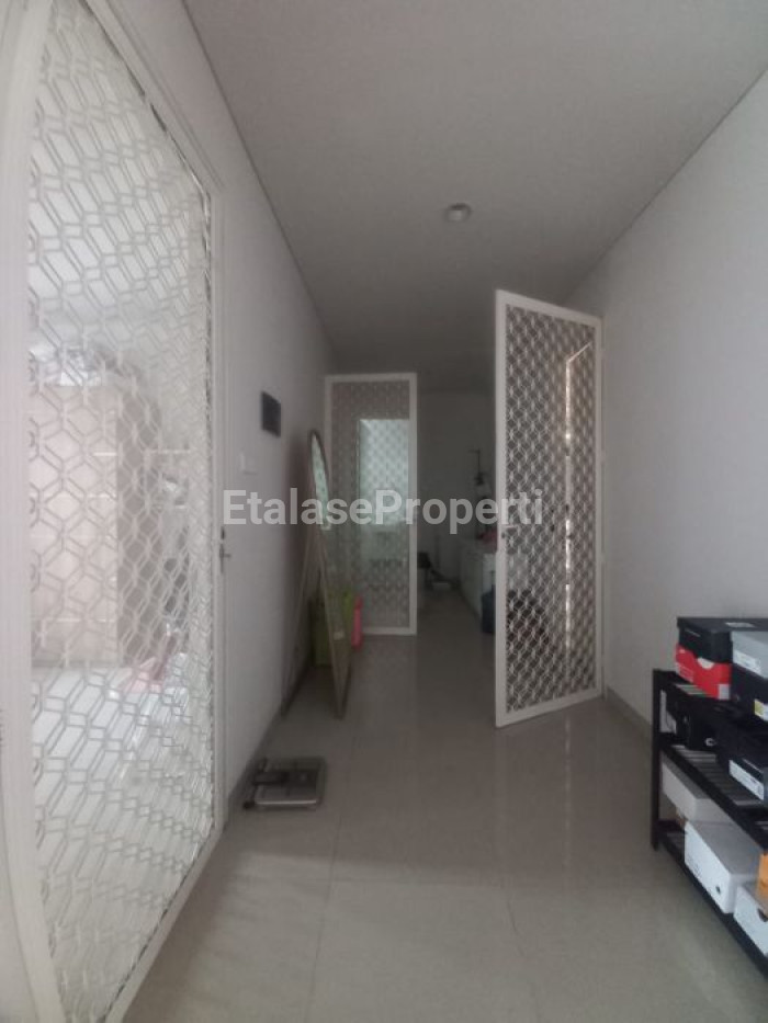 Foto properti DISEWAKAN RUMAH SIAP HUNI  SEMI FURNISH WISATA BUKIT MAS 2 CLUSTER GRAND PALAIS 2