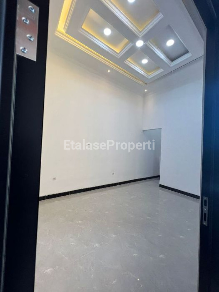 Foto properti 2 UNIT - Gudang Kantor 3 Lantai Di Kalijudan MERR 3