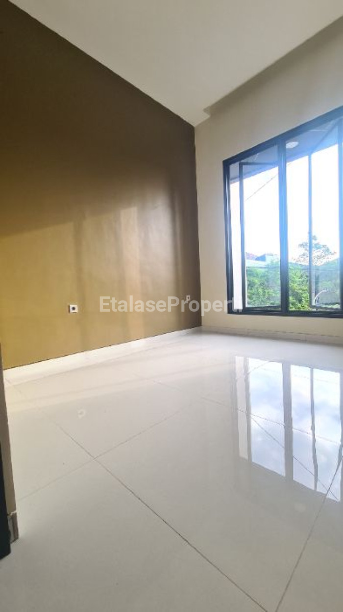 Foto properti Rumah Bafu Gress 2 Lantai Area Manyar 2