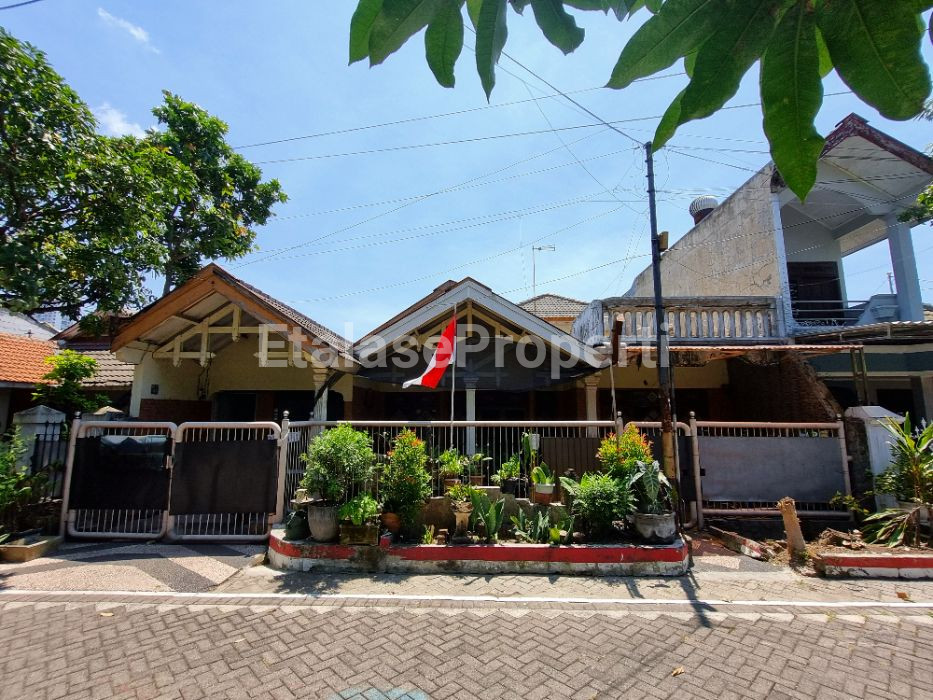 Foto properti Jual Rumah Hitung Tanah, Tenang & Nyaman Di Perumahan Pondok Rosan, Wiyung, Surabaya. 1