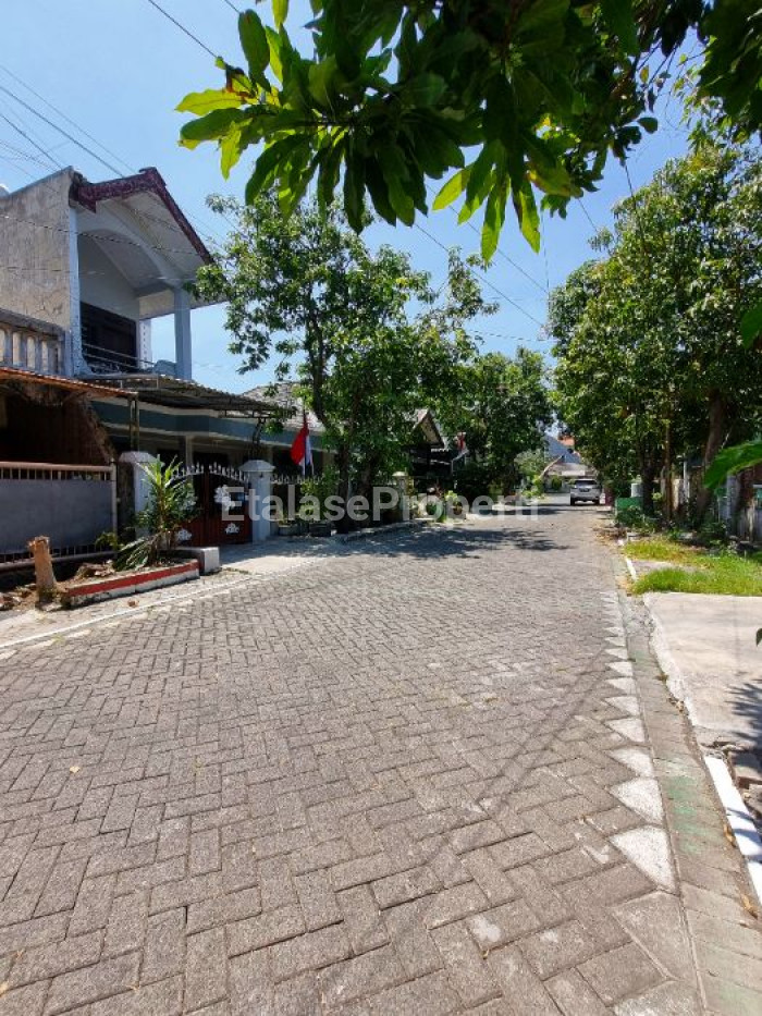 Foto properti Jual Rumah Hitung Tanah, Tenang & Nyaman Di Perumahan Pondok Rosan, Wiyung, Surabaya. 2