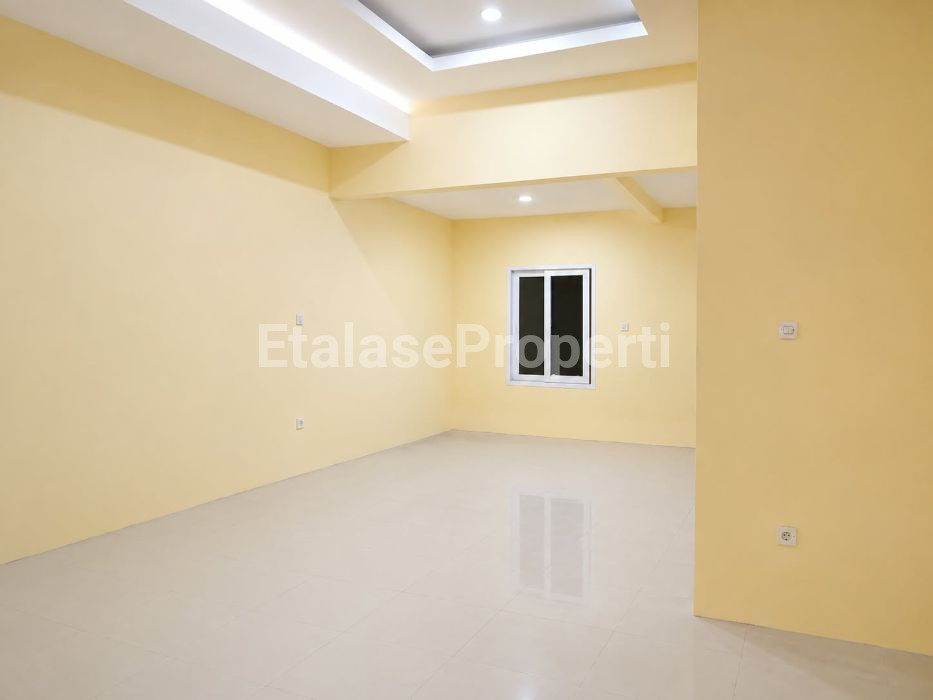 Foto properti Dijual/Sewa Rumah 1,5Lantai Rungkut Asri Dekat UPN 1