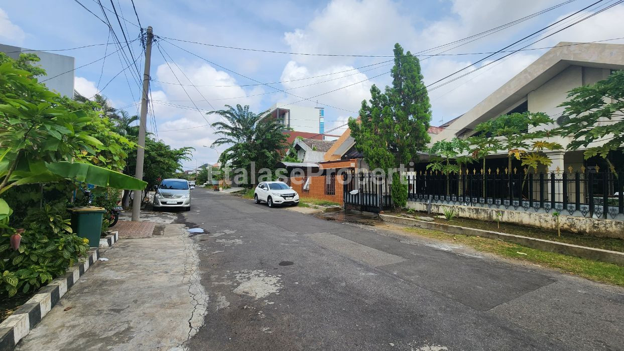 Foto properti *Dijual Rumah Kertajaya Indah Timur* 7
