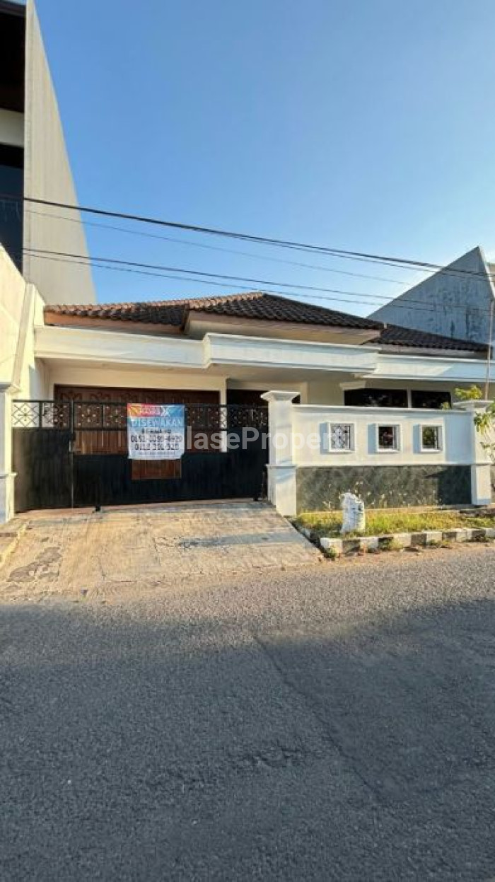 Foto properti Disewakan Rumah Di Manyar Kertoarjo Siap Huni 1