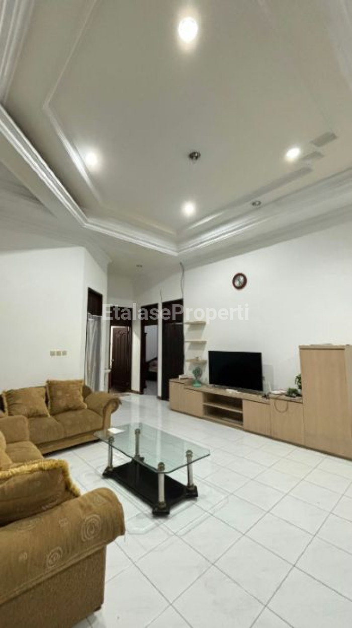 Foto properti Disewakan Rumah Di Manyar Kertoarjo Siap Huni 2