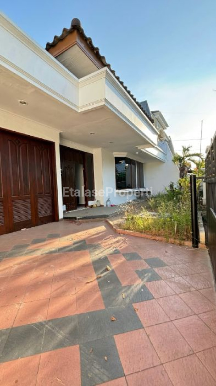 Foto properti Disewakan Rumah Di Manyar Kertoarjo Siap Huni 5
