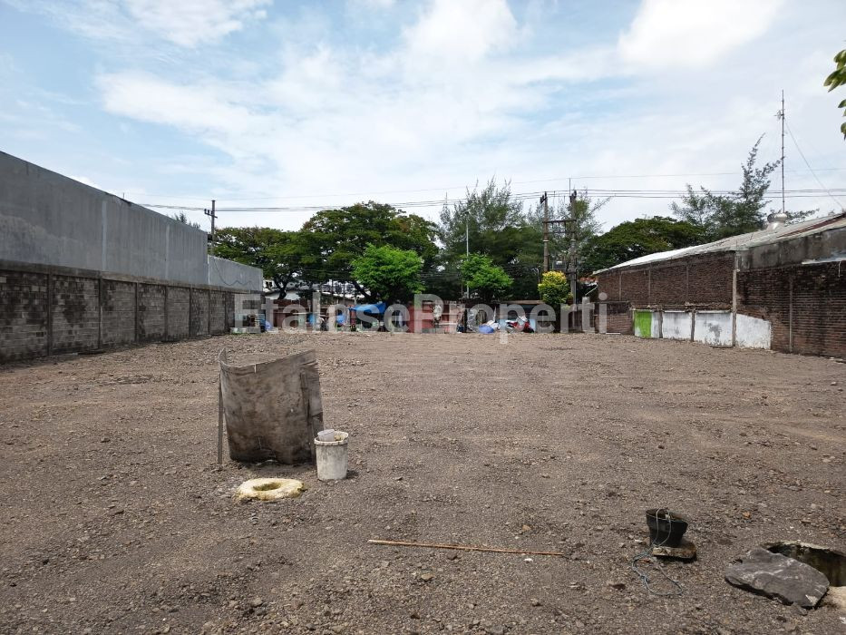 Foto properti Dijual Tanah Komersial Sudah Padat Nol Jalan Raya Kedungcowek 1
