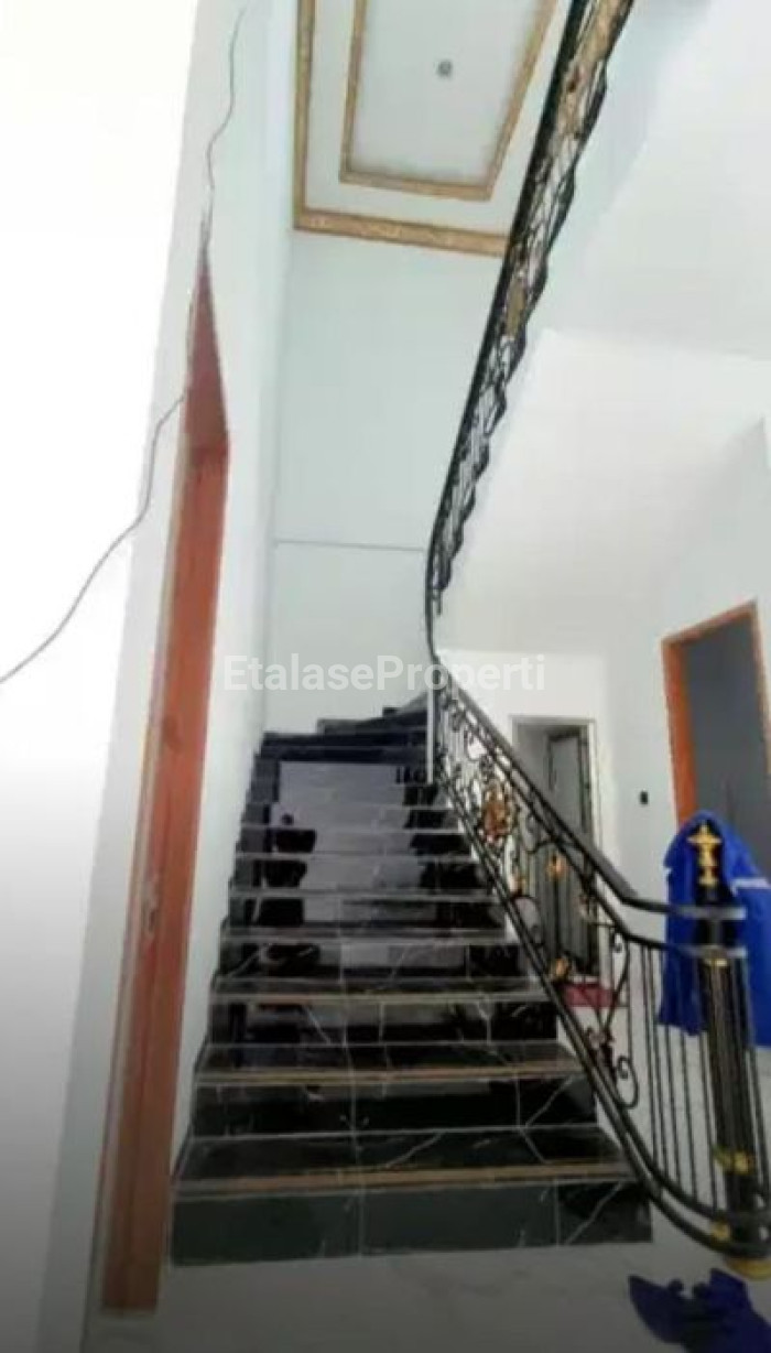 Foto properti Dijual Rumah Baru Gress Di Manyar Dekat Galaxy Mall 2