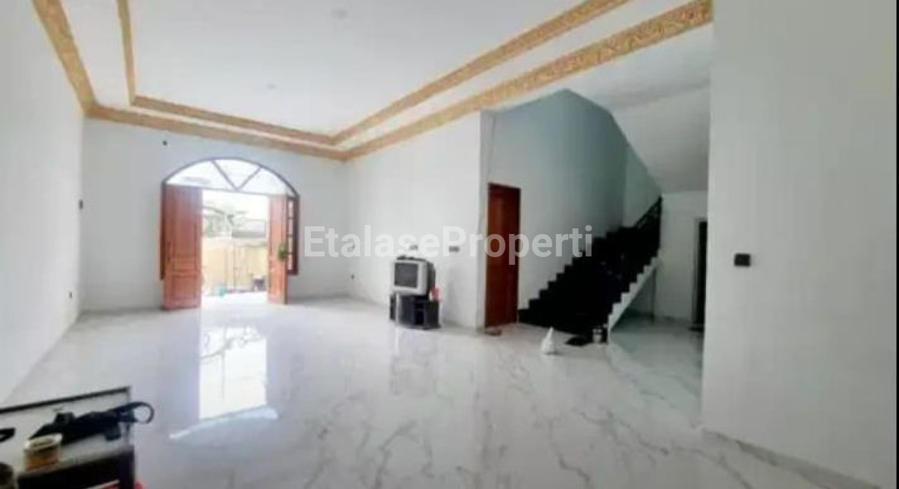 Foto properti Dijual Rumah Baru Gress Di Manyar Dekat Galaxy Mall 3