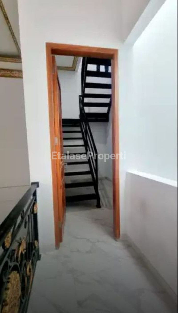 Foto properti Dijual Rumah Baru Gress Di Manyar Dekat Galaxy Mall 5
